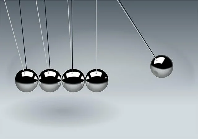 DataIQ Leaders briefing - Maintaining momentum in mature data and analytics functions 15 Newtons Cradle