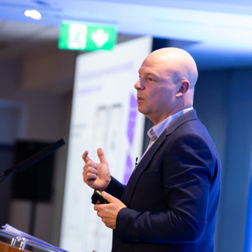 Alex Jardine presenting on personalisation at the 2024 100 Summit.