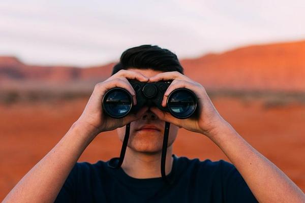 binoculars look search find Thumb