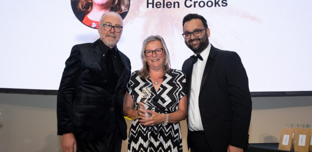 dataiq-awards-2022-winner---the-professor-derek-holder-lifetime-achievement-award-helen-crooks